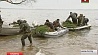 Рыбаки-волонтеры смастерили для подводных обитателей Минского моря еловые гнезда 