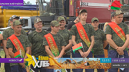 Первые экипажи-тысячники на уборочной в Гомельской области