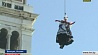 Десятки тысяч туристов в Венеции наблюдали традиционный "полет ангела"