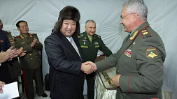 Фото Ким Чен Ына в шапке-ушанке опубликовали в СМИ КНДР 
