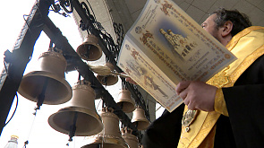 Делегация Санкт-Петербурга передала в дар Всехсвятскому храму передвижную звонницу