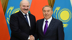 Александр Лукашенко поздравил Нурсултана Назарбаева с Днем Первого Президента Республики Казахстан