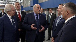 Рабочий визит Лукашенко в Иркутскую область - Президент встретился с губернатором и посетил авиационный завод 