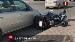 В Минском районе на АЗС водитель  уснул за рулем и наехал на байкера