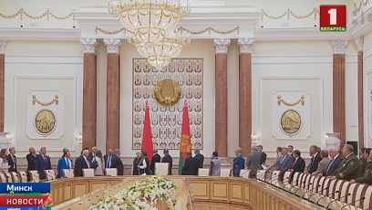 Александр Лукашенко вручил государственные награды 