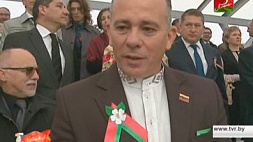 С белорусами  праздник отмечают  иностранные гости, представители дипломатических миссий 