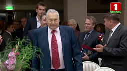 Трехкратный олимпийский чемпион Александр Медведь празднует 85-летие 