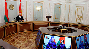 Лукашенко пригласил Новицкого и Василевскую в гости после возвращения из космоса