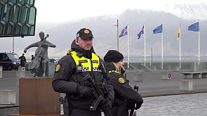 Мигранты штурмовали парламент Исландии