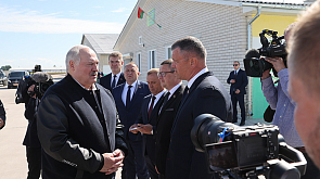 Лукашенко совершает рабочую поездку в Дзержинский район - что в центре внимания главы государства 