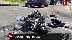 В поселке Лесной Минского района столкнулись автомобиль и мотоцикл