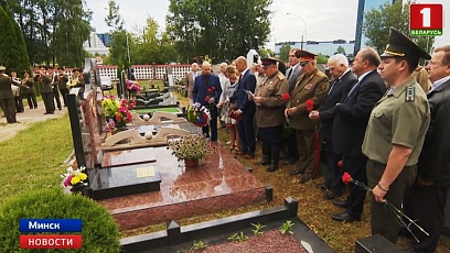 Мемориальную табличку установили на могиле Героя Советского Союза  Миренкова Ивана Степановича 