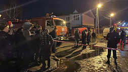 В Иркутске в связи с крушением самолета на жилой дом введен режим ЧС 