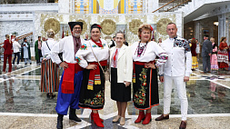 Представители диаспор и Белорусского союза женщин побывали на экскурсии во Дворце Независимости 
