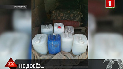 В Молодечно сотрудники ГАИ задержали автовладельца, перевозившего более 100 литров самогона