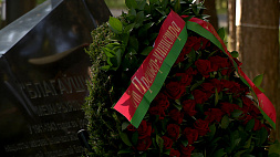 Роман Головченко возложил цветы к мемориалу "Благовщина"