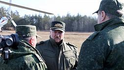 Во время рабочей поездки Александра Лукашенко в Ошмянский район обсудили все, начиная от проверки боеготовности, заканчивая предстоящим ВНС