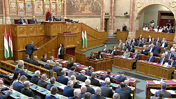 Венгрия предлагает вдвое уменьшить финансирование Украины