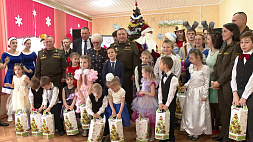 В благотворительной акции "Наши дети" принял участие министр обороны Беларуси