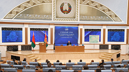 Лукашенко: Оплевывая те или иные страницы истории, надо быть очень осторожными