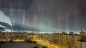 Световые столбы появились в небе над Санкт-Петербургом