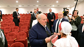 Лукашенко послушал частушки про НАТО и поддержал ребят, которые танцевали вальс