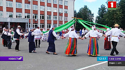 В Корме проходит фестиваль народных традиций "Льняная карусель"