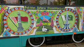 Трамвай в пакистанском стиле truck art курсирует в Минске 