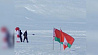 Белорусский флаг развевается на Южном полюсе и Эвересте