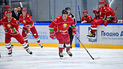 Хоккейная команда Президента одержала третью победу в играх любительского турнира 