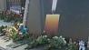 К посольству России в Беларуси  продолжают нести цветы