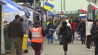 Bloomberg: на востоке ЕС сокращают помощь украинским беженцам