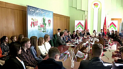 Александр Радьков поговорил о событиях в Беларуси и мире с молодежью и презентовал свою книгу "Ректоры"