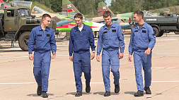 Полет - это свобода. Курсанты Военной академии покоряют небо на авиационной базе в Лиде