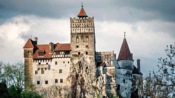 Пункт вакцинации от коронавируса открыли в замке Дракулы в Румынии