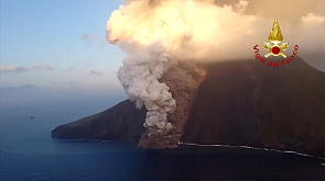 Вулкан Этна выбросил в небо столб пепла высотой до 8 км
