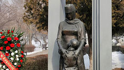 Посольство Беларуси осудило осквернение памятника "Детям блокадного Ленинграда" в Ереване