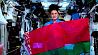 Марина Василевская передала Александру Лукашенко Государственный флаг Беларуси, побывавший на МКС