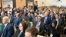  Большой бизнес-диалог проходит в Минске. Представители деловых кругов более 20 стран обмениваются опытом  