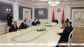 Лукашенко о вертикали власти: Эффективность должна быть неимоверной, чтобы выстоять в этой бешеной борьбе