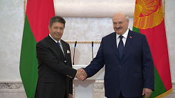 Лукашенко принял верительные грамоты послов девяти зарубежных государств и отметил важность многополярности