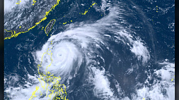 Тайфун "Доксури" надвигается на Азию