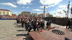 В 78-ю годовщину Великой Победы цветы легли к подножиям монументов по всей Могилевской области