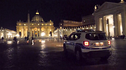 Неизвестный протаранил ворота в Ватикан