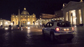 Неизвестный протаранил ворота в Ватикан