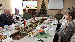 Караев встретился с многодетными семьями, которые приехали в Волковыск из сектора Газа