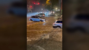 В Тбилиси из-за дождей затопило улицы и подземные переходы
