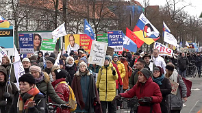 "Переговоры вместо оружия" - в Берлине сотни человек вышли на митинги с призывами к мирным переговорам