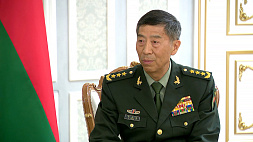 Президент Беларуси провел встречу с министром обороны КНР