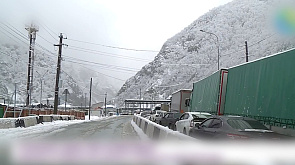 Новый шторм в Крыму принес ливень и сильный ветер, из-за непогоды на российско-грузинской границе скопились тысячи грузовиков